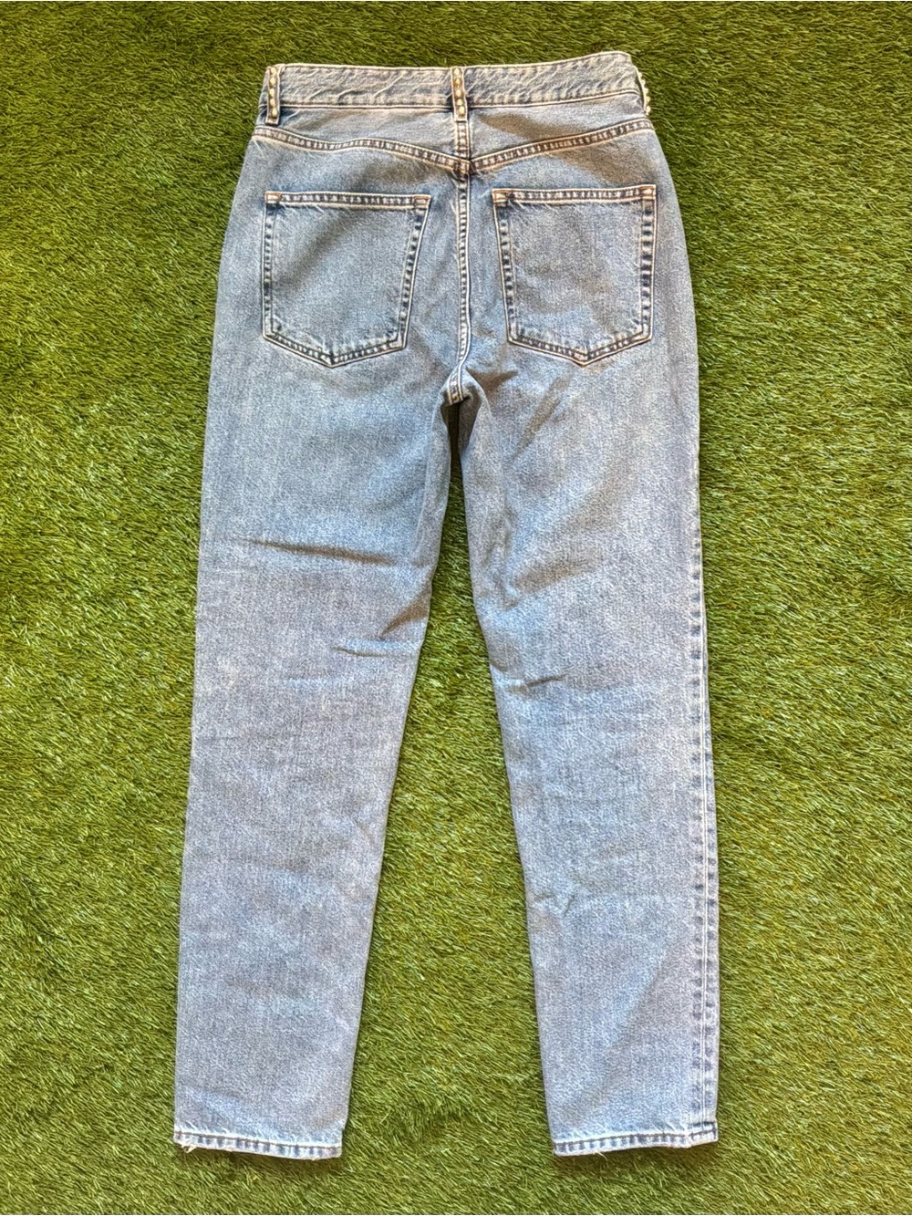 Vintage Fit High Rise Studded Mom Jeans Light Wash Size 28 - Picture 2 of 3